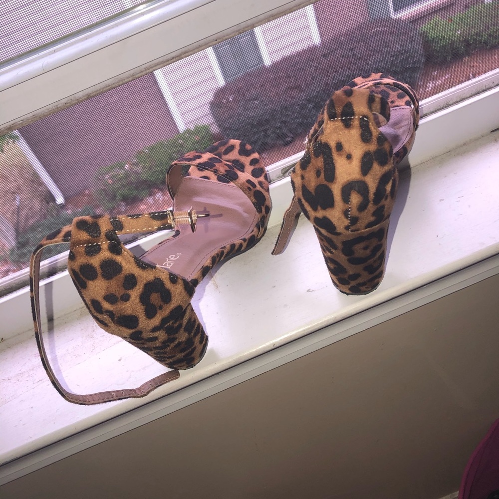 Heels - Picture 3 of 7